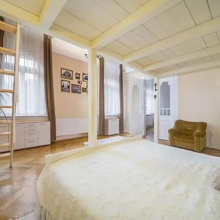 Apartment Vintage