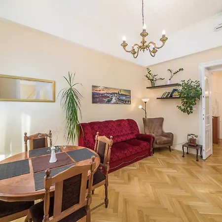 Vintage Apartment